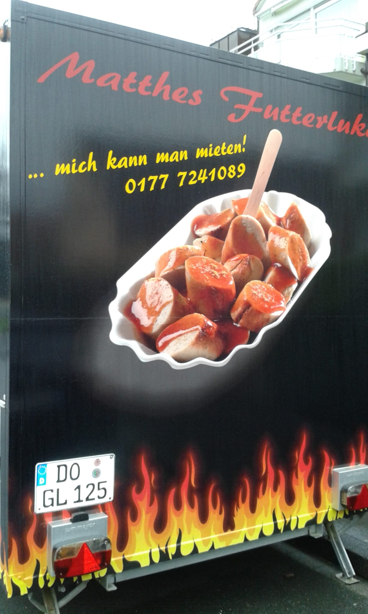 Matthes Futterluke Foodtruck – Rückseite mit Currywurst-Motiv